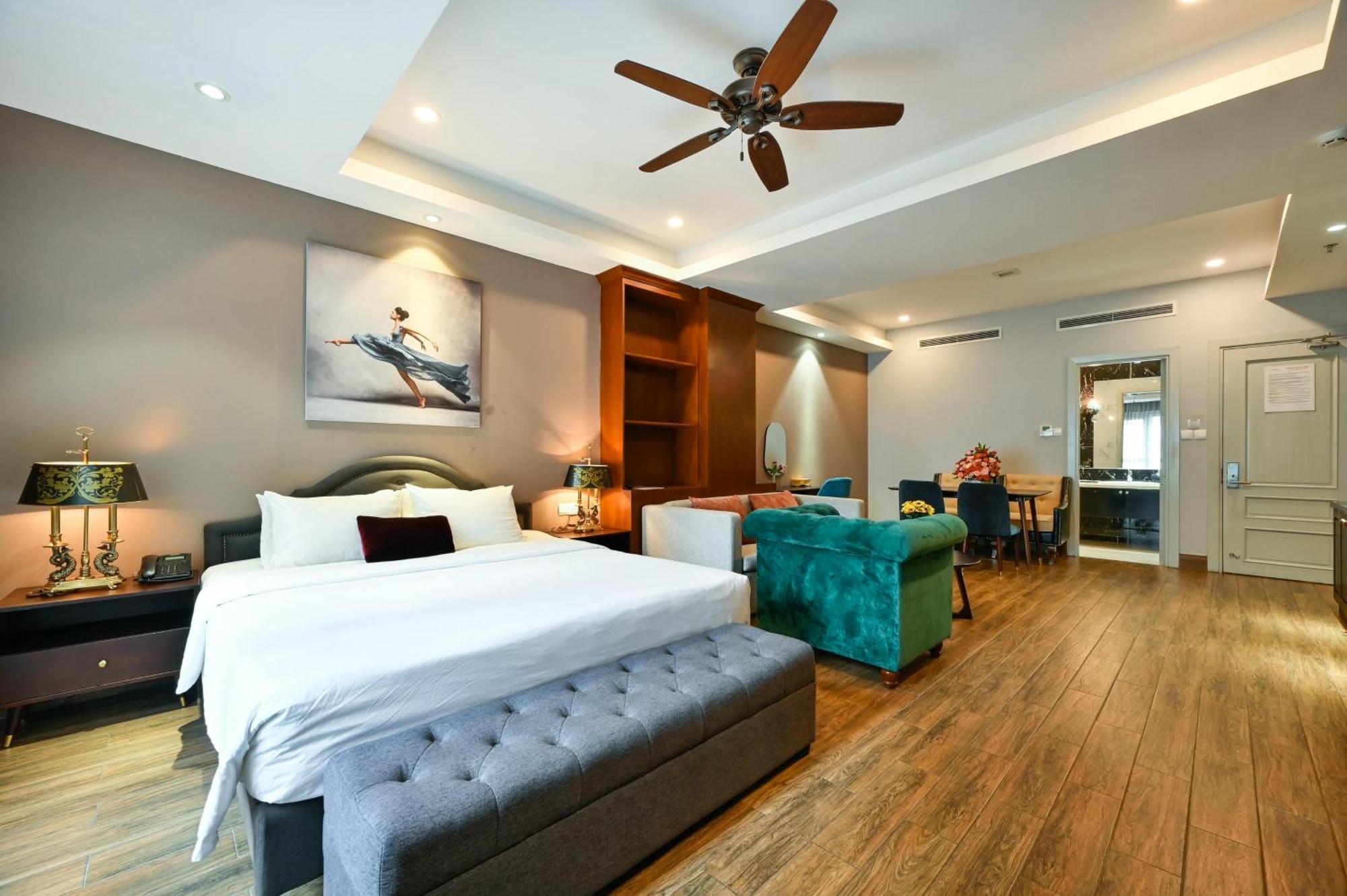 California Saigon Hotel & Rooftop Pool Ho-Chi-Minh-Stadt Exterior foto