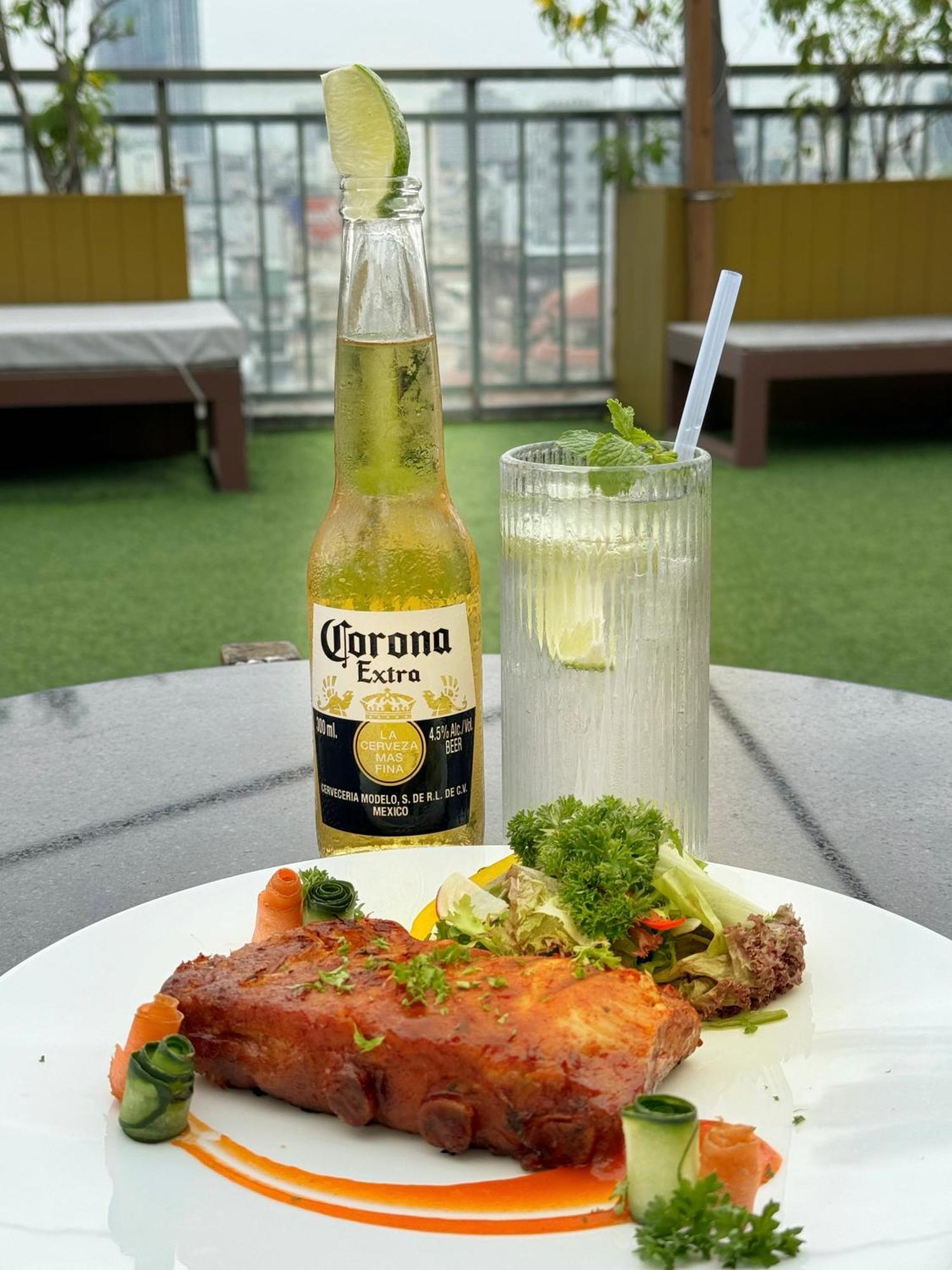 California Saigon Hotel & Rooftop Pool Ho-Chi-Minh-Stadt Exterior foto